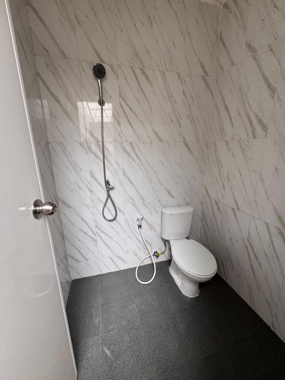 Kamar mandi tipe Gaharu Cendana Griya Lestari